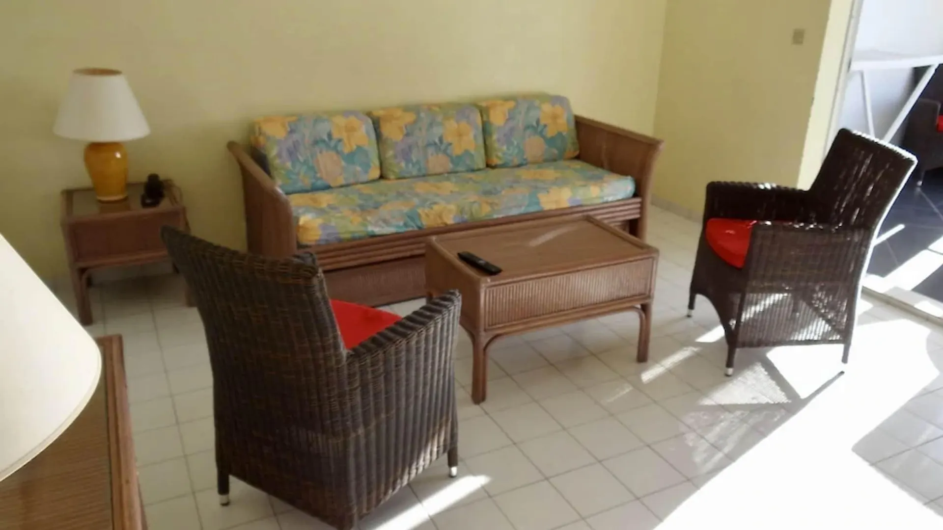 Residence Le Vallon Guadeloupe Parc Piscine Appartements & Studios & Services Hoteliers A La Carte Saint-Francois  Guadeloupe