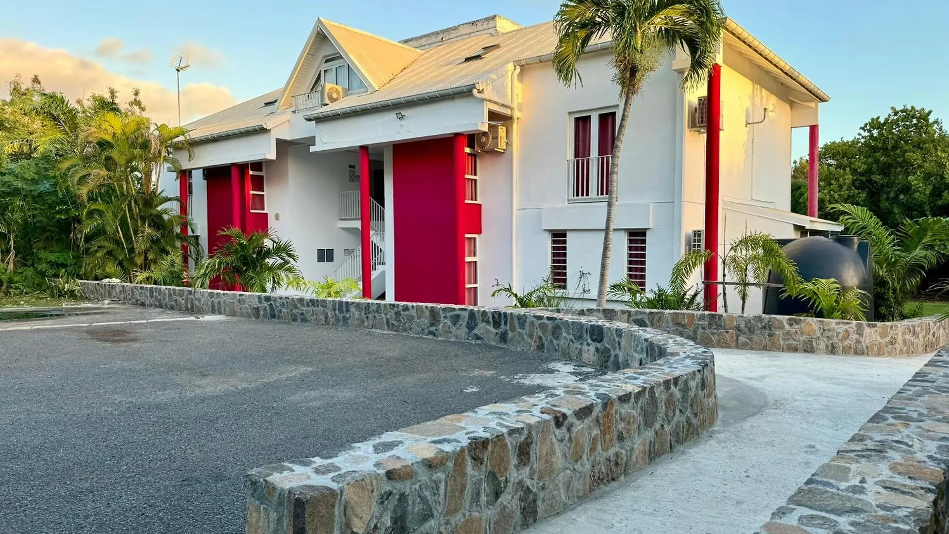 Residence Le Vallon Guadeloupe Parc Piscine Appartements & Studios & Services Hoteliers A La Carte Saint-Francois  Guadeloupe