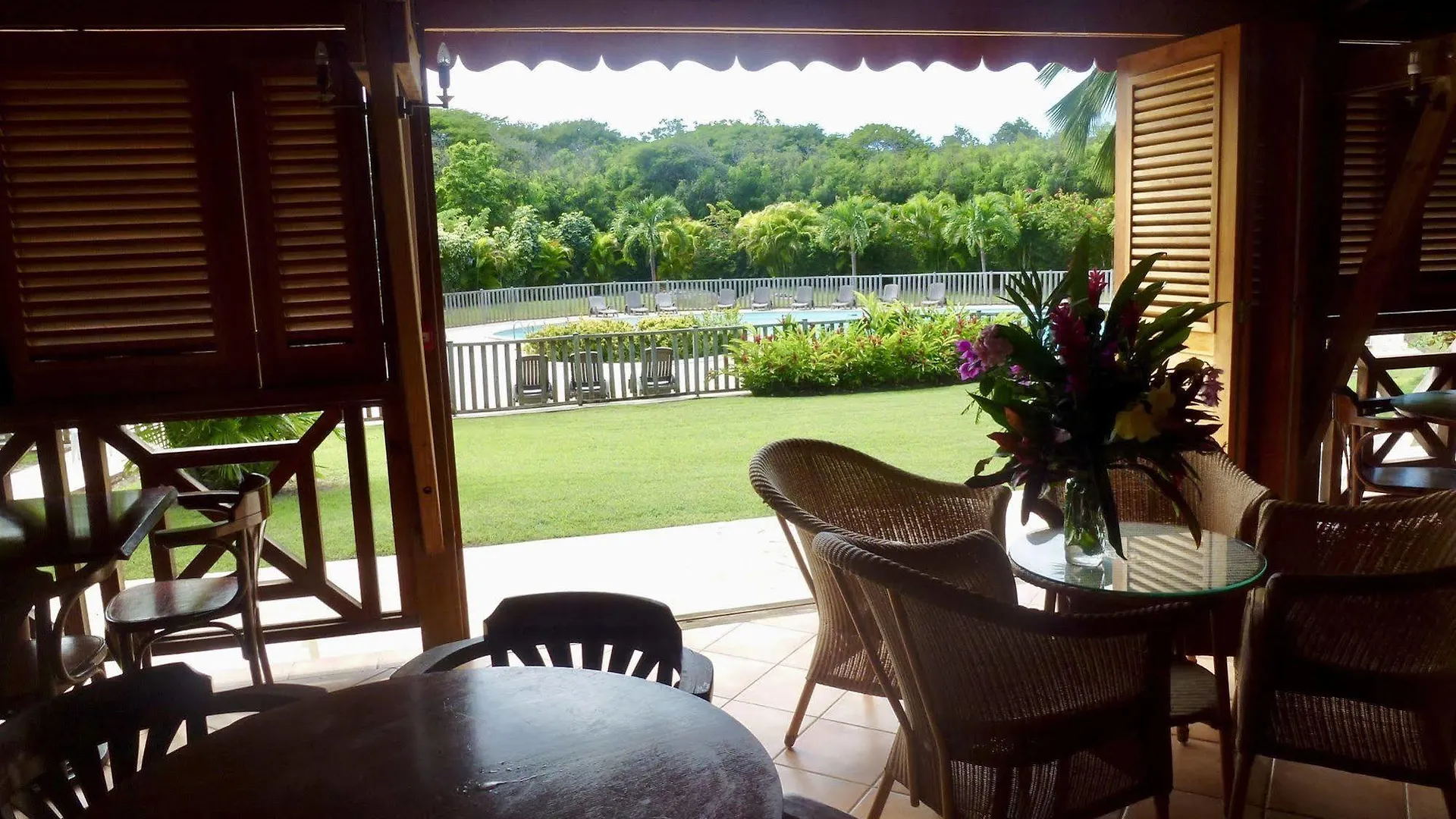 Residence Le Vallon Guadeloupe Parc Piscine Appartements & Studios & Services Hoteliers A La Carte Saint-Francois  Guadeloupe